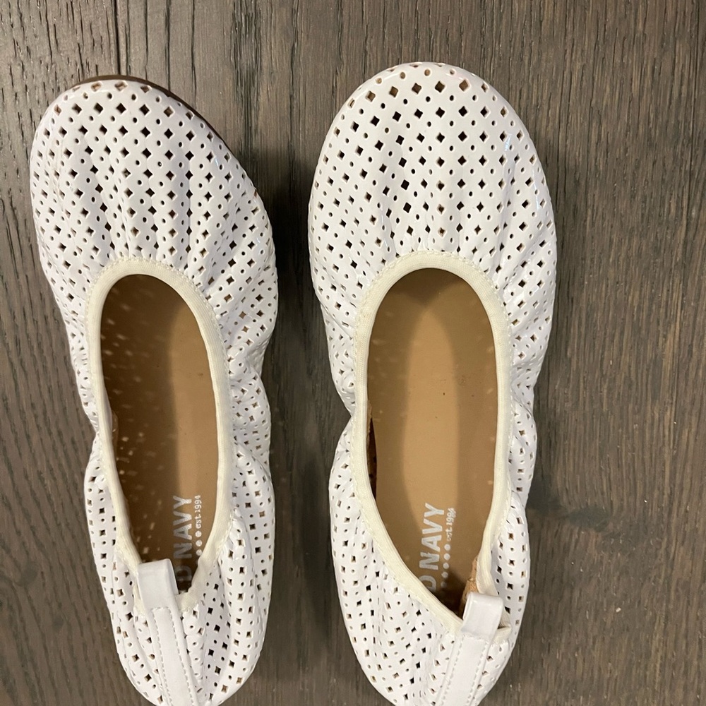 Old navy girls white shoes brand new sz 2Y Ret $65